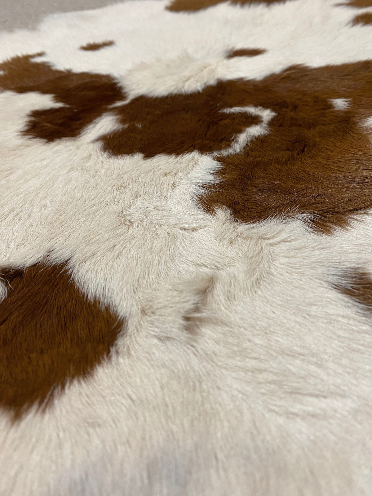 Calf hide - Brown + White close up