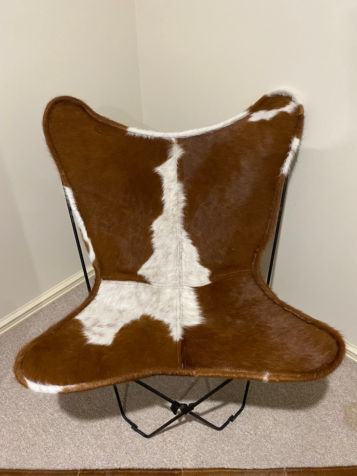 BROWN + WHITE COWHIDE BUTTERFLY CHAIR
