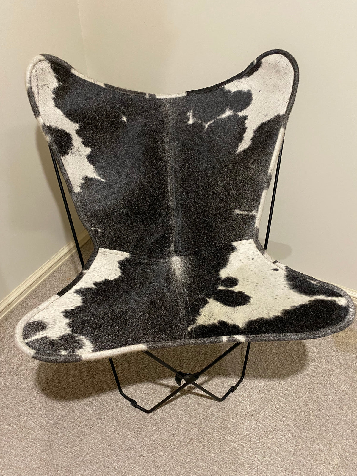 BLACK &amp; WHITE SPECKLE COWHIDE BUTTERFLY CHAIR